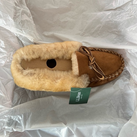 LL.Bean Wicked Good Genuine Shearling Moccasin Slipper - Picture 9 of 10